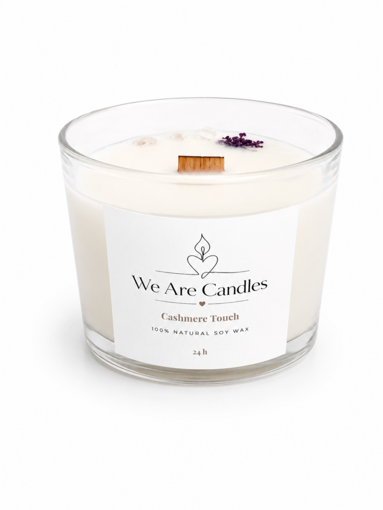 Cashmere Touch — соева свещ с аромат на кашмир и дървен фитил (24ч)