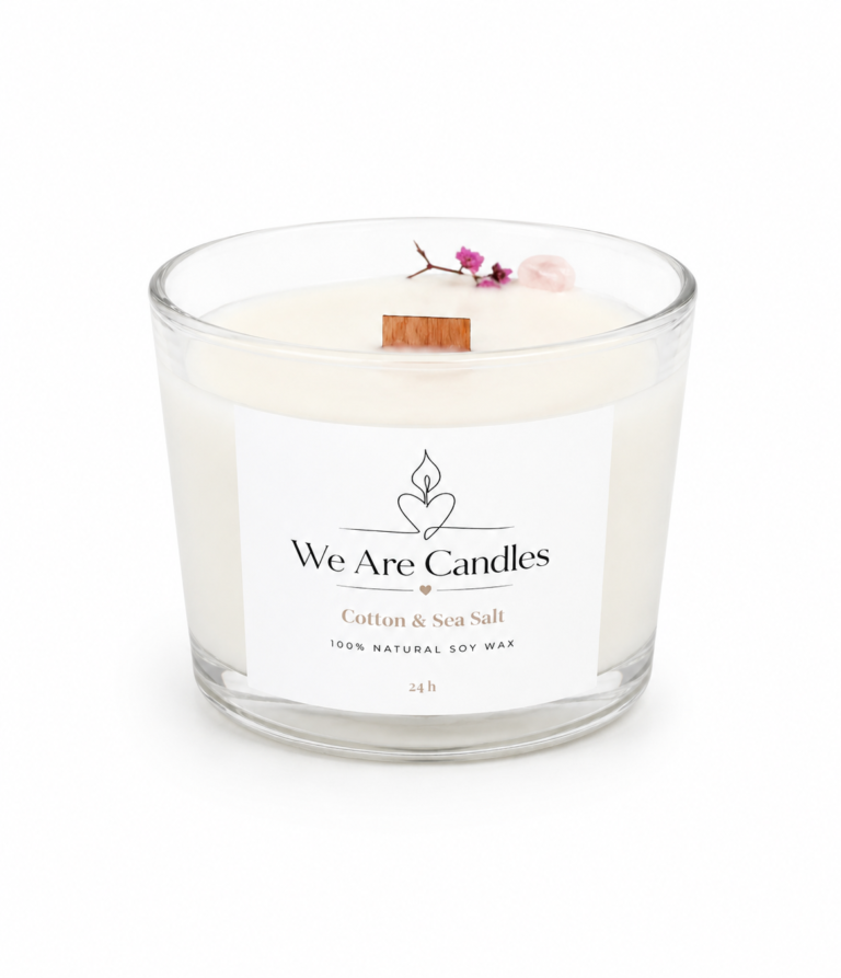 Свещ с аромат на памук Cotton & Sea Salt с дървен фитил — We Are Candles